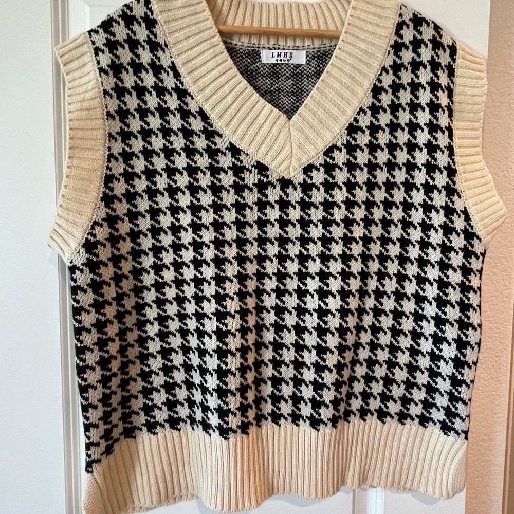 LMHX Women's Houndstooth Knit Vest in Black and Cream